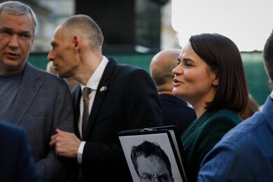 Светлана и Сергей Тихановские на встрече с беларусами Варшавы. Польша, 26 июня 2025 года. Фото: "Зеркало"