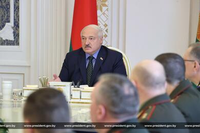 Лукашенко во время совещания по вопросу создания военных прокуратур. Минск, Дворец Независимости, 2 ноября 2023 года. Фото: пресс-служба Лукашенко