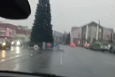 Новогодняя ель в Смолевичах. Декабрь 2025 года. Скриншот видео