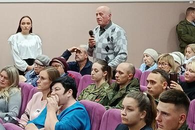 Участник встречи о строительстве детского сада. Октябрь 2025 года, Брест. Фото: "Брестский вестник"
