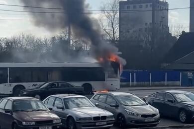 В Жлобине сгорел автобус, 24 марта 2026 года. Скриншот: видео "Флагштока"