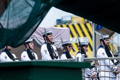 Экипаж британского военного корабля HMS Spey во время визита принцессы Анны в Сингапур. 12 ноября 2025 года. Фото: Reuters