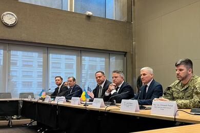 Глава Офиса президента Украины Андрей Ермак с другими членами украинской делегации перед началом закрытых переговоров с делегацией США по вопросу прекращения войны, Женева, Швейцария, 23 ноября 2025 года. Фото: Reuters
