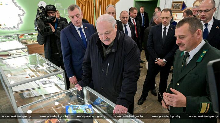 Александр Лукашенко во время рабочей поездки в Лепельский район Витебской области . 31 октября 2025 года, Витебская область. Фото: president.gov.by