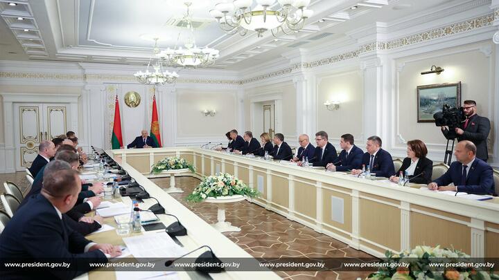 Александр Лукашенко на совещании с руководством Совета Министров. 23 октября 2025 года, Минск. Фото: president.gov.by