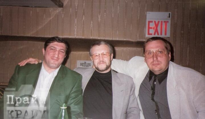 В центре - Вячеслав Иваньков (Япончик), справа - Александр Тимошенко (Тимоха). США. Фото: primecrime.ru