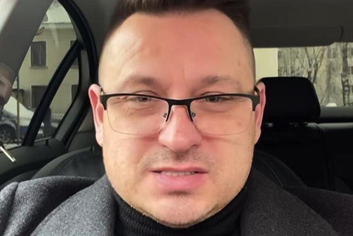 Алексей Хлестов в такси. Скриншот Instagram