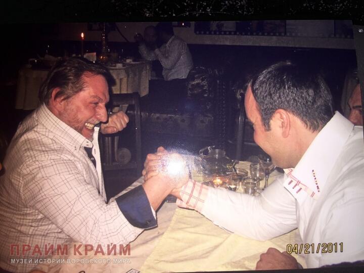 Александр Тимошенко (Тимоха) и старший сын. Москва, Россия. 2011 год. Фото: primecrime.ru