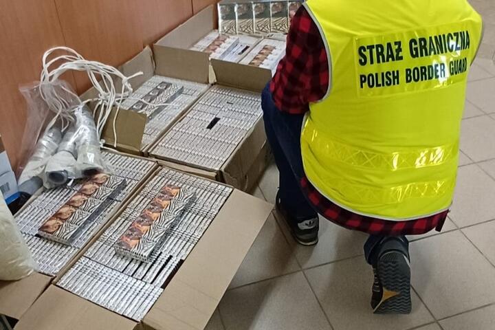 В приземлившихся в Белостоке шарах было 4,5 тысячи контрабандных сигарет. Фото: Пограничная служба Польши