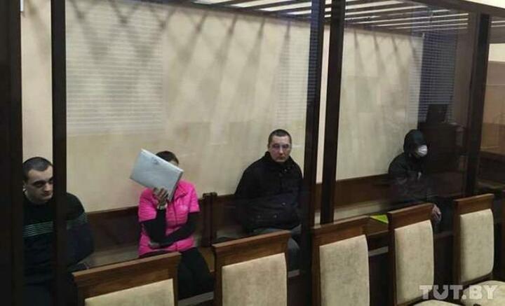 "Черные риелторы" в Верховном суде. Слева направо: Семен Бережной, Татьяна и Игорь Гершанковы, Борис Колесников. Фото: TUT.BY