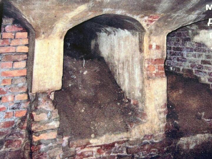 Внутри остатков усыпальницы в Аннополе. Фото: Дарья Надточаева / "Прысталічча"