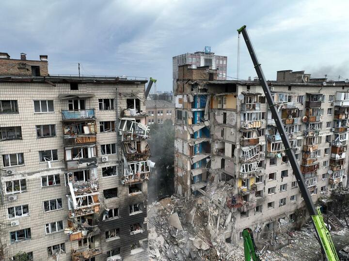 Российская ракета разрушила целый подъезд в жилом доме, Киев, Украина, 17 июня 2025 года. Фото: МВД Украины Российская ракета разрушила целый подъезд в жилом доме, Киев, Украина, 17 июня 2025 года. Фото: МВД Украины