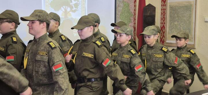 Участники солигорского военно-патриотического клуба "Родник", 23 февраля 2026 года. Фото: СТК
