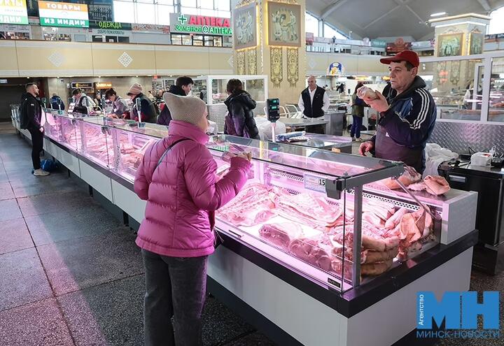 Мясные ряды на Комаровке. Фото: "Минск-Новости"