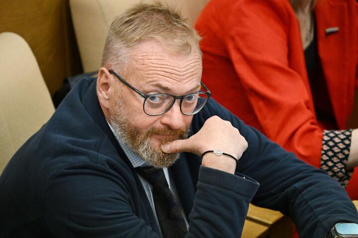 Заместитель председателя Комитета Госдумы РФ по защите семьи, вопросам отцовства, материнства и детства Виталий Милонов во время заседания. 4 июля 2024, Москва, Россия. Фото: Reuters