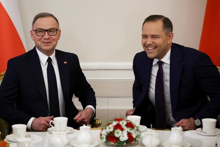 Встреча действующего президента Польши Анджея Дуды и избранного Кароля Навроцкого. 3 июня 2025 года. Фото: Reuters Встреча действующего президента Польши Анджея Дуды и избранного Кароля Навроцкого. 3 июня 2025 года. Фото: Reuters